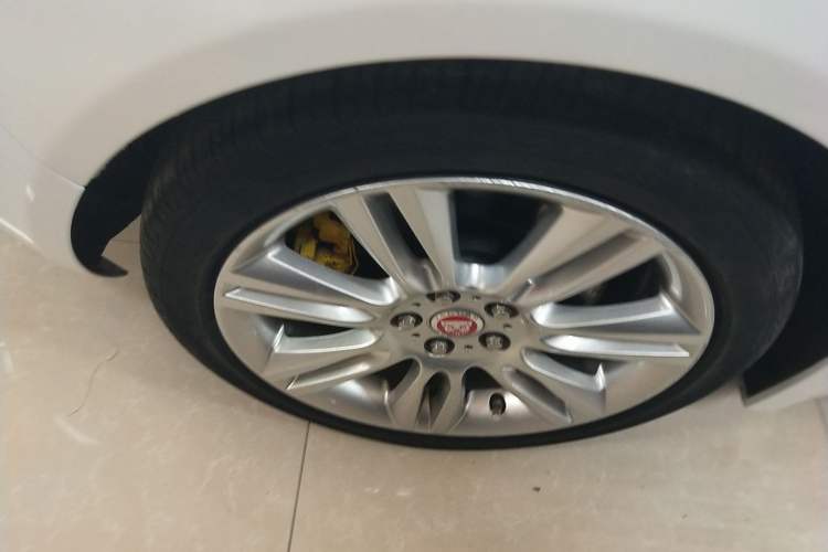 Used Jaguar XEL 2019 2.0T 200 PS Deluxe Edition Right Rear Wheel Hub