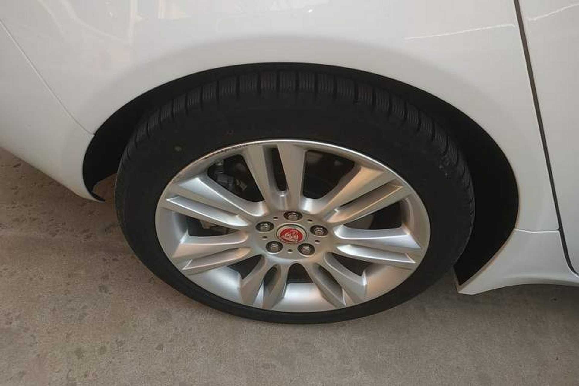 Used Jaguar XEL 2019 2.0T 200 PS Deluxe Edition Right Rear Wheel Hub