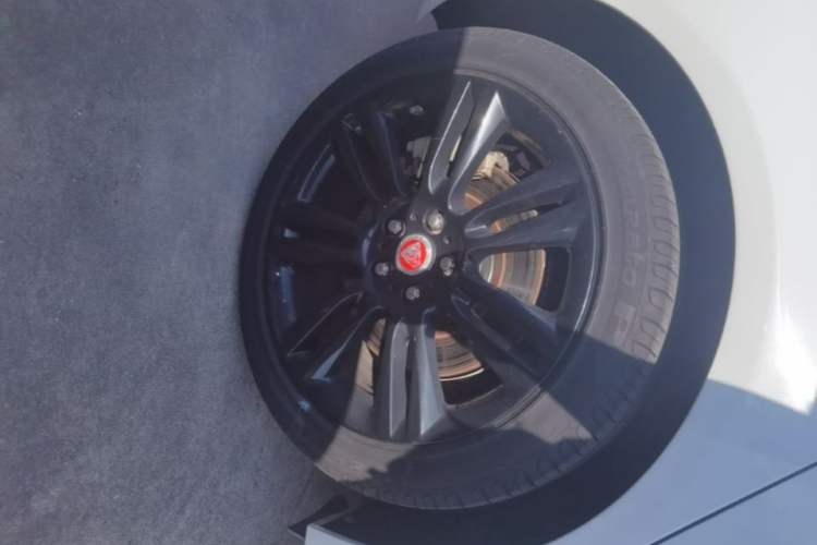 Used Jaguar XEL 2019 2.0T 200 PS Deluxe Edition Right Rear Wheel Hub