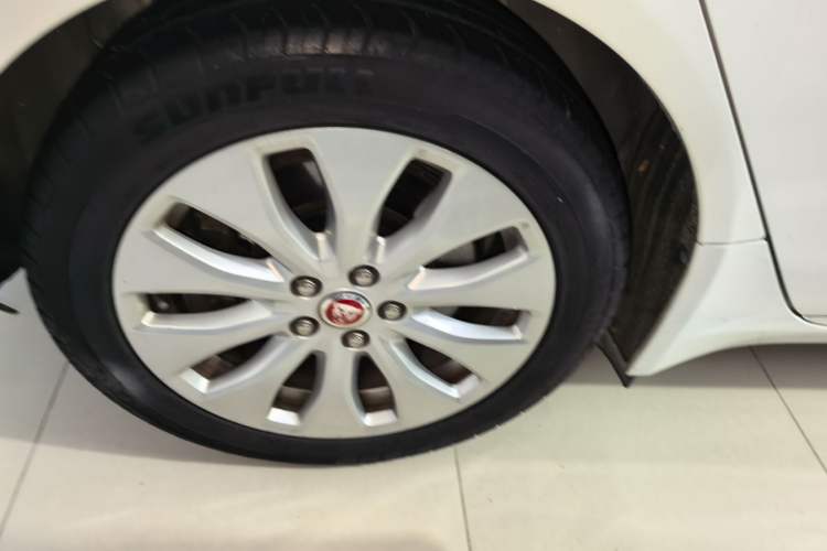 Used Jaguar XEL 2019 2.0T 200 PS Elite Edition Right Rear Wheel Hub