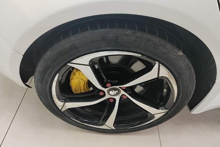 Used Jaguar XEL 2019 2.0T 200 PS Deluxe Edition Right Rear Wheel Hub