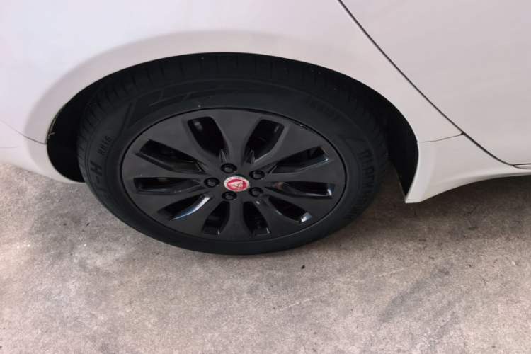 Used Jaguar XEL 2019 2.0T 200 PS Elite Edition Right Rear Wheel Hub
