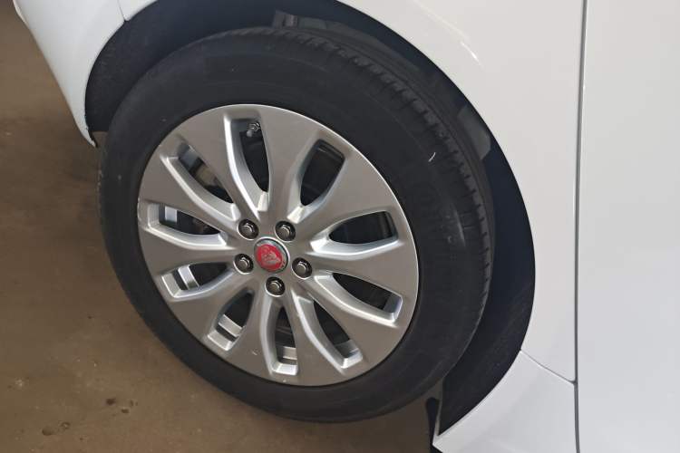 Used Jaguar XEL 2019 2.0T 200 PS Elite Edition Right Rear Wheel Hub