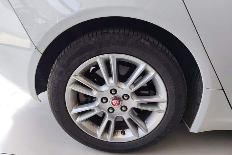 Used Jaguar XEL 2019 2.0T 200 PS Luxury Edition Right Rear Wheel Hub