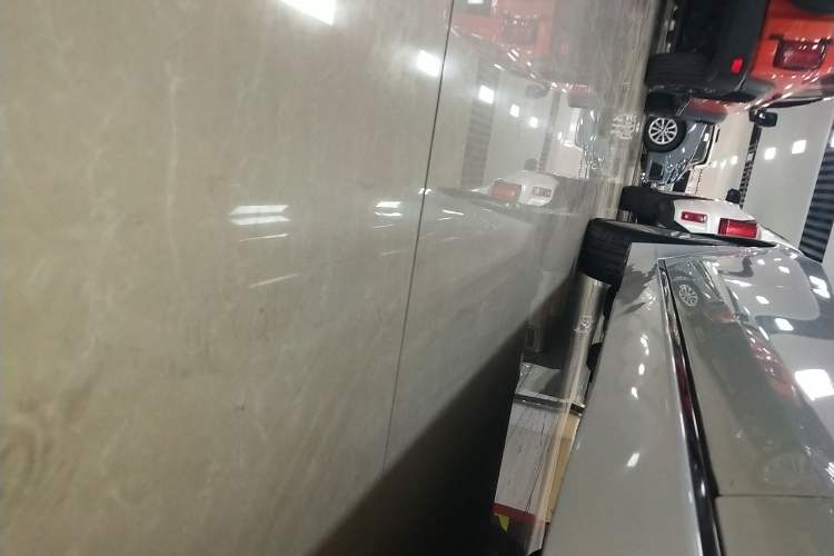 Used Jaguar XEL 2019 2.0T 200 PS Deluxe Edition Right Side Sill