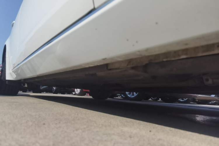 Used Jaguar XEL 2019 2.0T 200 PS Deluxe Edition Right Side Sill