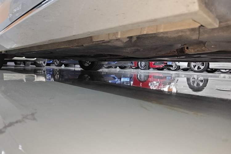 Used Jaguar XEL 2019 2.0T 200 PS Deluxe Edition Right Side Sill