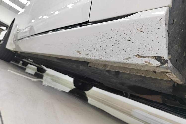 Used Jaguar XEL 2019 2.0T 200 PS Deluxe Edition Right Side Sill