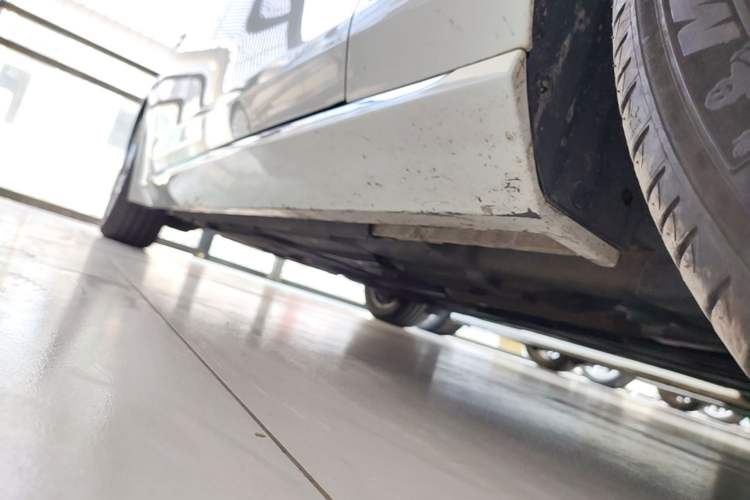 Used Jaguar XEL 2019 2.0T 200 PS Luxury Edition Right Side Sill