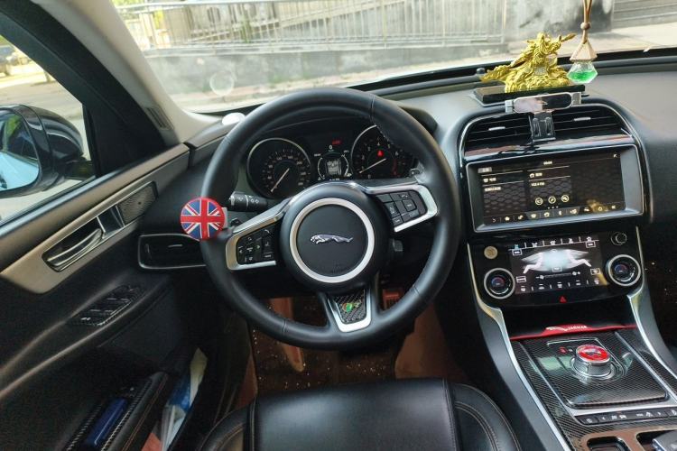 Used Jaguar XEL 2019 2.0T 200 PS Luxury Edition Steering Wheel