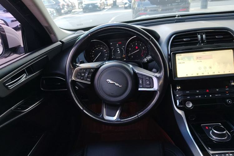 Used Jaguar XEL 2019 2.0T 200 PS Elite Edition Steering Wheel