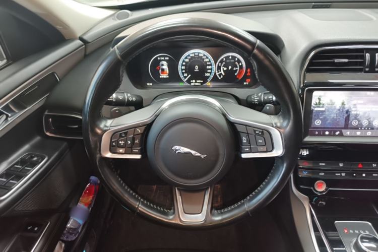 Used Jaguar XEL 2019 2.0T 200 PS Deluxe Edition Steering Wheel