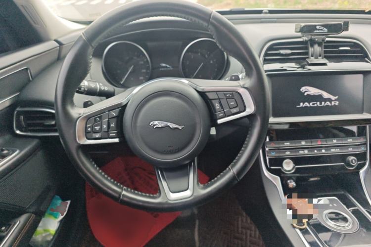 Used Jaguar XEL 2019 2.0T 200 PS Luxury Edition Steering Wheel