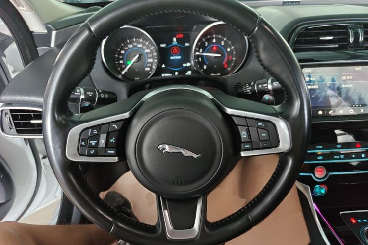 Used Jaguar XEL 2019 2.0T 200 PS Luxury Edition Steering Wheel