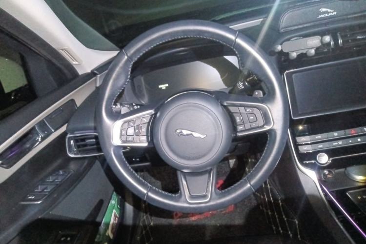 Used Jaguar XEL 2019 2.0T 200 PS Deluxe Edition Steering Wheel