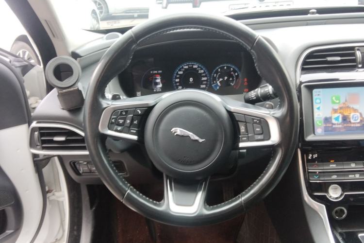 Used Jaguar XEL 2019 2.0T 200 PS Deluxe Edition Steering Wheel