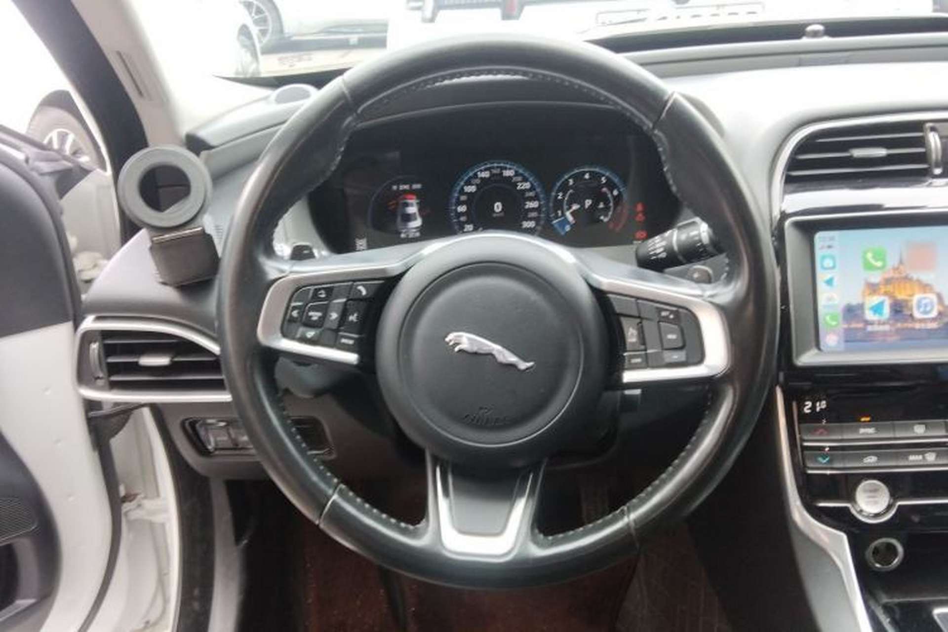 Used Jaguar XEL 2019 2.0T 200 PS Deluxe Edition Steering Wheel