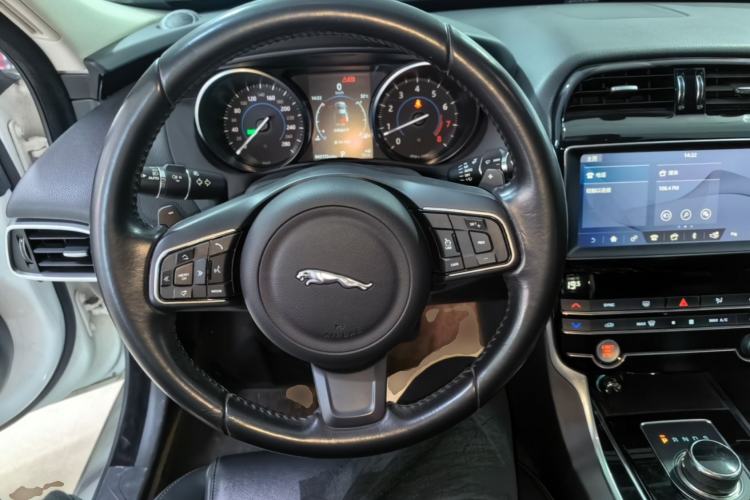 Used Jaguar XEL 2019 2.0T 200 PS Elite Edition Steering Wheel