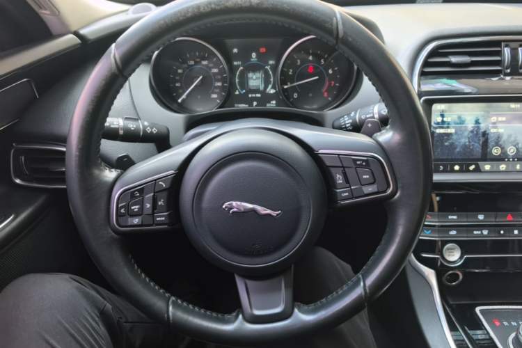 Used Jaguar XEL 2019 2.0T 200 PS Elite Edition Steering Wheel