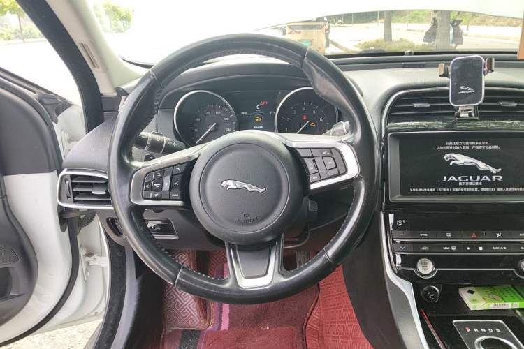 Used Jaguar XEL 2019 2.0T 200 PS Luxury Edition Steering Wheel