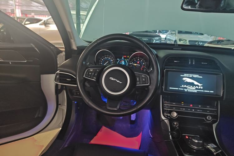 Used Jaguar XEL 2019 2.0T 200 PS Elite Edition Steering Wheel