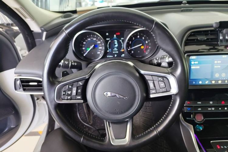 Used Jaguar XEL 2019 2.0T 200 PS Luxury Edition Steering Wheel