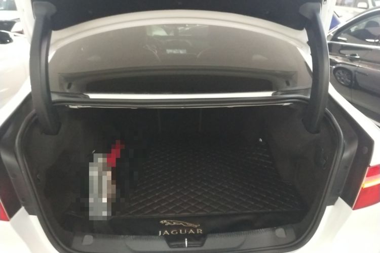 Used Jaguar XEL 2019 2.0T 200 PS Deluxe Edition Trunk
