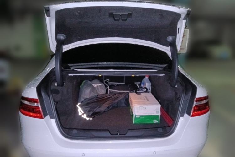 Used Jaguar XEL 2019 2.0T 200 PS Deluxe Edition Trunk