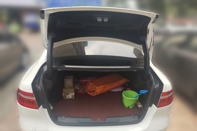 Used Jaguar XEL 2019 2.0T 200 PS Deluxe Edition Trunk
