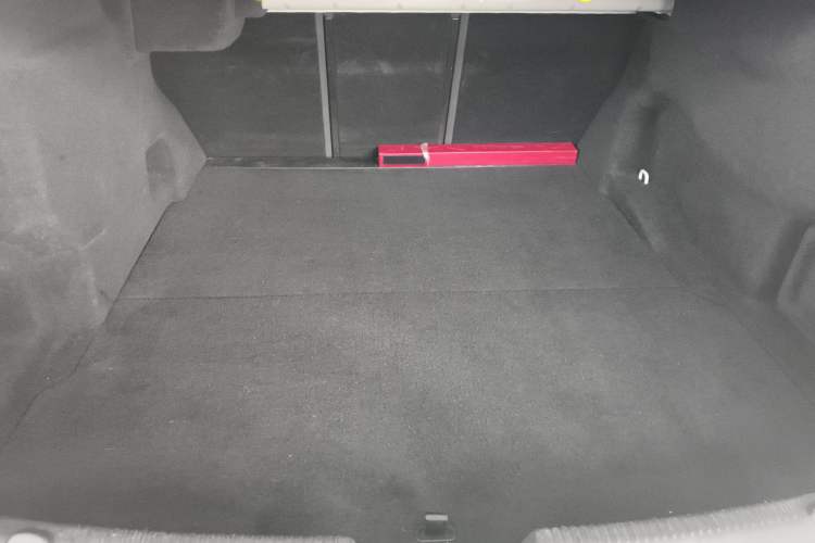 Used Jaguar XEL 2019 2.0T 200 PS Deluxe Edition Trunk