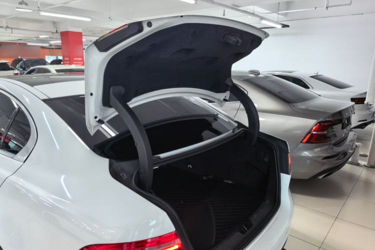 Used Jaguar XEL 2019 2.0T 200 PS Elite Edition Trunk