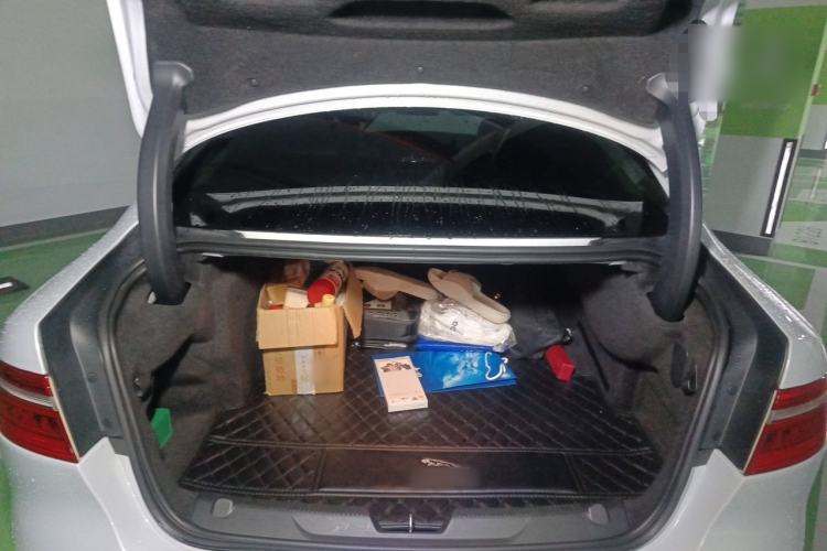 Used Jaguar XEL 2019 2.0T 200 PS Deluxe Edition Trunk