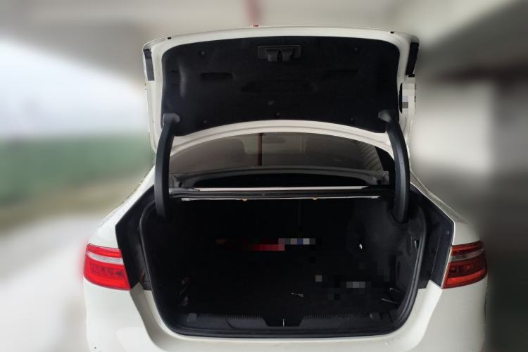 Used Jaguar XEL 2019 2.0T 200 PS Deluxe Edition Trunk