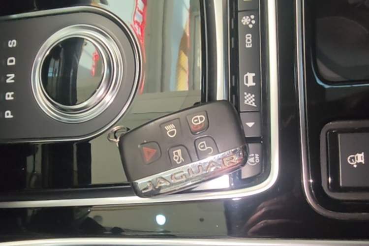 Used Jaguar XEL 2019 2.0T 200 PS Luxury Edition Vehicle Key