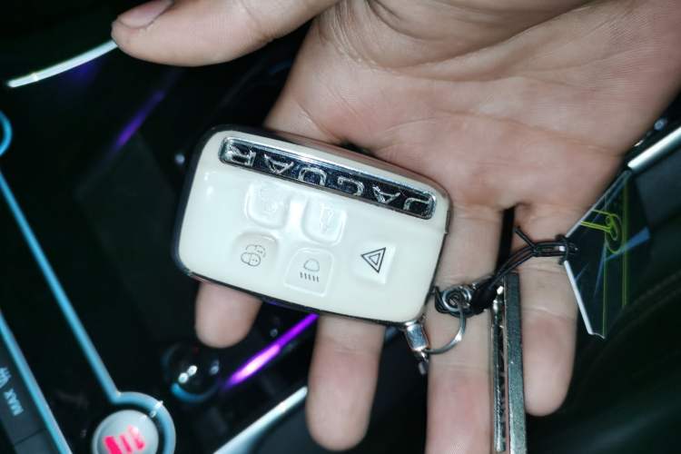 Used Jaguar XEL 2019 2.0T 200 PS Deluxe Edition Vehicle Key