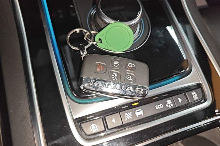 Used Jaguar XEL 2019 2.0T 200 PS Deluxe Edition Vehicle Key