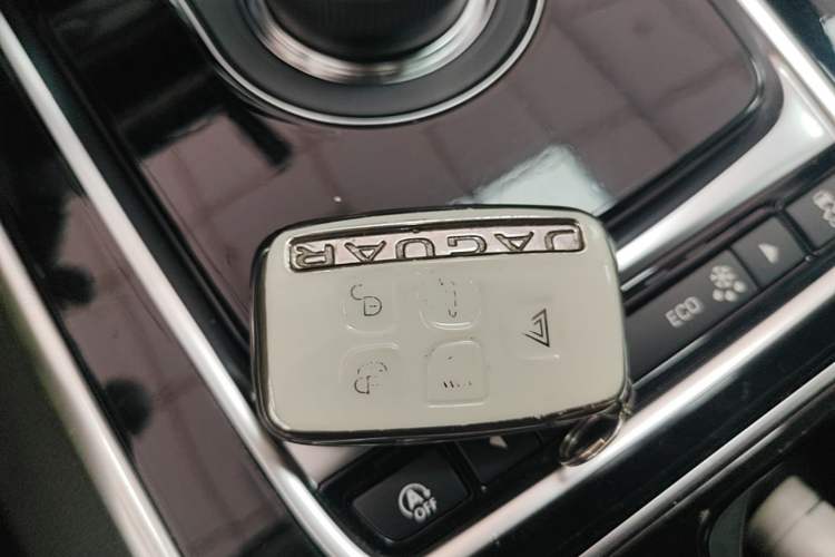Used Jaguar XEL 2019 2.0T 200 PS Deluxe Edition Vehicle Key