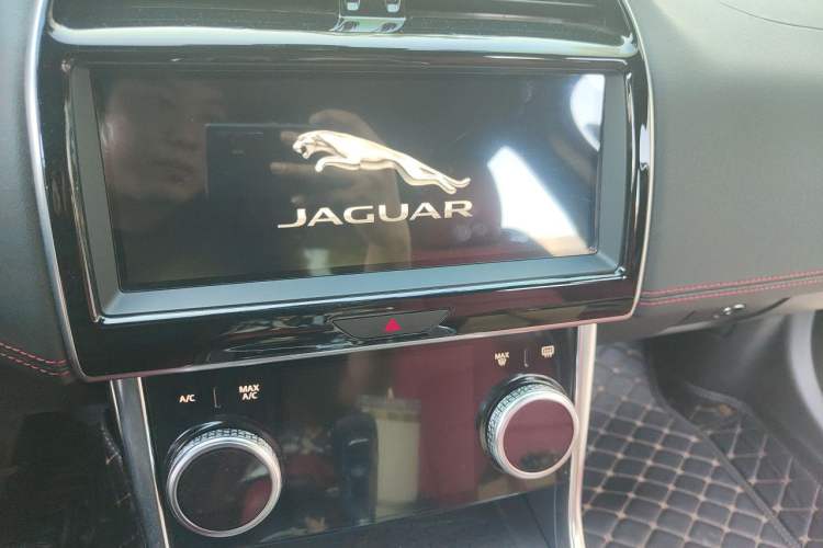 Used Jaguar XEL 2020 2.0T 200 PS R-DYNAMIC S Advanced Sport Edition Audio And AC Panel