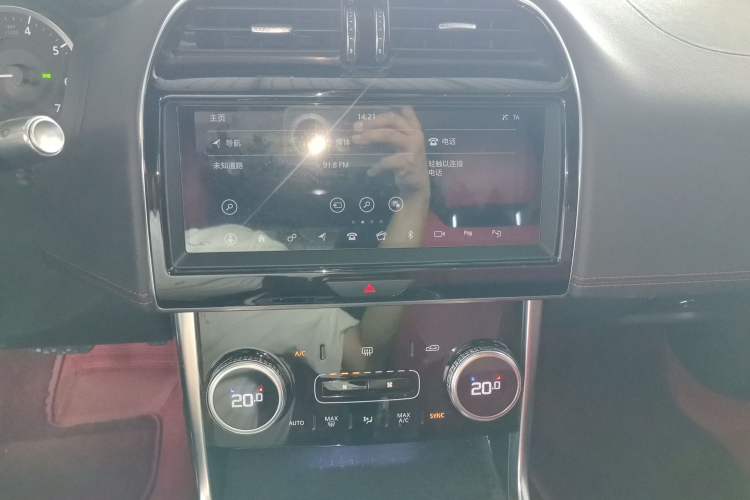 Used Jaguar XEL 2020 2.0T 200 PS R-DYNAMIC S Advanced Sport Edition Audio And AC Panel
