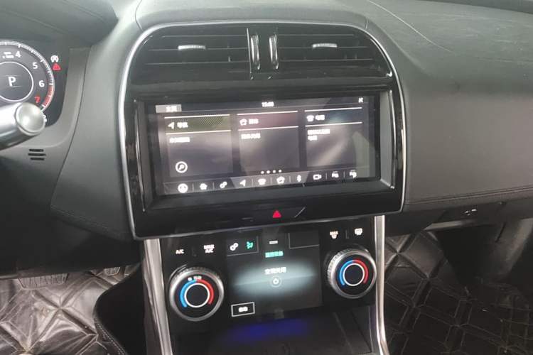 Used Jaguar XEL 2020 2.0T 200 PS R-DYNAMIC S Advanced Sport Edition Audio And AC Panel