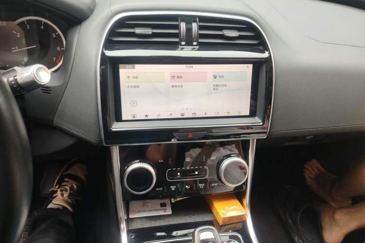 Used Jaguar XEL 2020 2.0T 200 PS S Advanced Elegance Edition Audio And AC Panel