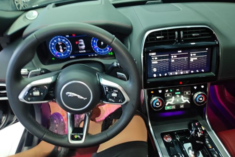 Used Jaguar XEL 2020 2.0T 200 PS Agent Exclusive Edition Center Console