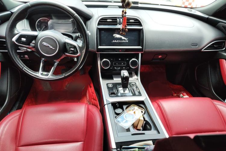 Used Jaguar XEL 2020 2.0T 200 PS R-DYNAMIC S Advanced Sport Edition Center Console