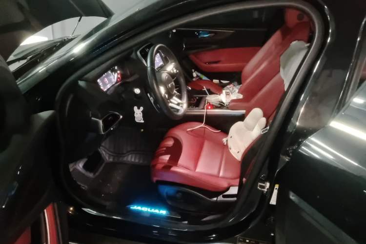 Used Jaguar XEL 2020 2.0T 200 PS R-DYNAMIC S Advanced Sport Edition Driver Seat