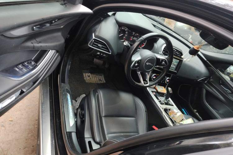 Used Jaguar XEL 2020 2.0T 200 PS R-DYNAMIC S Advanced Sport Edition Driver Seat
