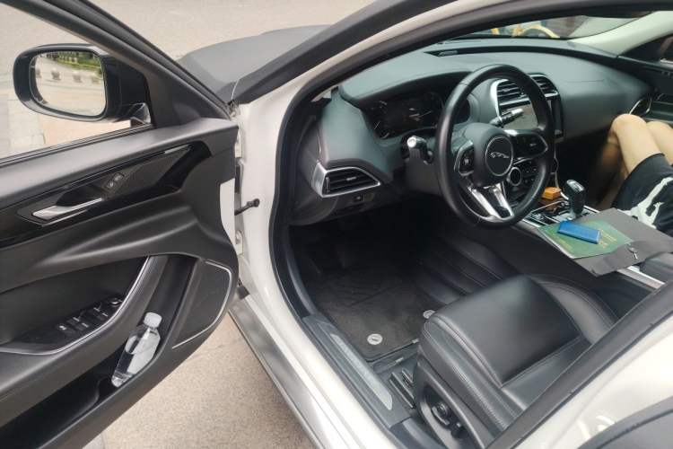 Used Jaguar XEL 2020 2.0T 200 PS S Advanced Elegance Edition Driver Seat