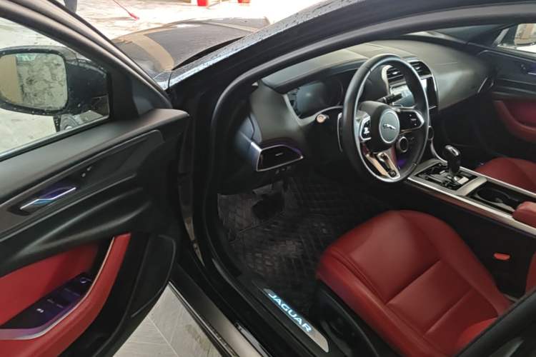 Used Jaguar XEL 2020 2.0T 200 PS R-DYNAMIC S Advanced Sport Edition Driver Seat