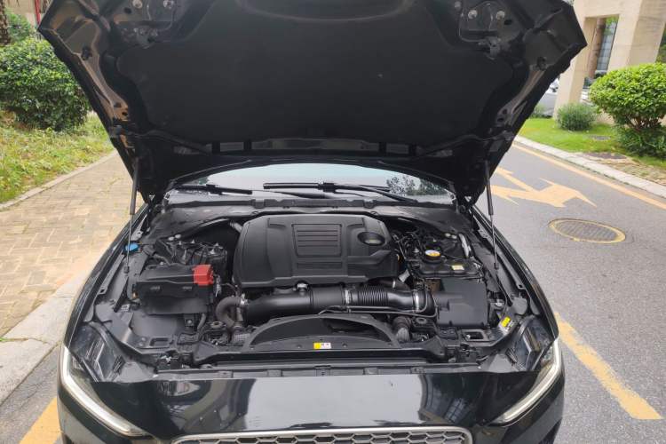 Used Jaguar XEL 2020 2.0T 200 PS S Advanced Elegance Edition Engine Bay