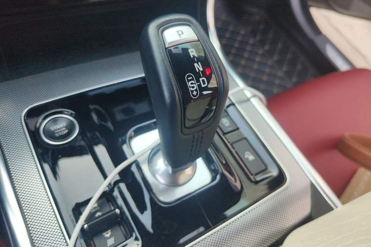Used Jaguar XEL 2020 2.0T 200 PS R-DYNAMIC S Advanced Sport Edition Gear Lever