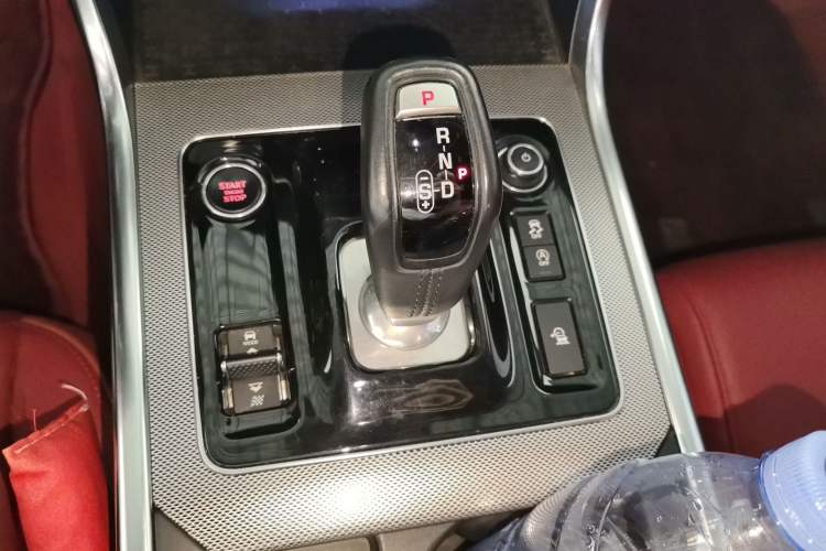 Used Jaguar XEL 2020 2.0T 200 PS R-DYNAMIC S Advanced Sport Edition Gear Lever